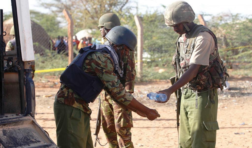 

Tretton poliser har dödats i tre separata attacker i nordöstra Kenya under de senaste två dagarna. Foto: AP/TT-arkivbild                                                                                        