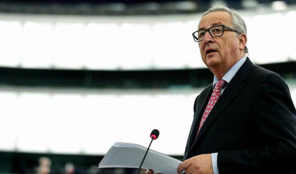 

EU-kommissionens ordförande Jean-Claude Juncker gläds åt att EU:s handelsavtal med Ukraina nu är godkänt i alla EU-länder. Foto: Jean-Francois Badias/AP/TT-arkivbild                                                                                        