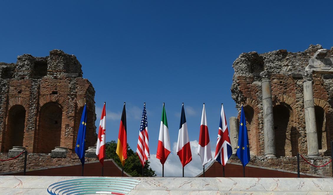 Flaggor som representerar stats- och regeringschefer i G7, den 26 maj 2017 i Taormina på Sicilien. Ledarna i Storbritannien, Kanada, Frankrike, Tyskland, Japan, USA och Italien deltar i toppmötet från 26 maj till 27, 2017. Foto: Miguel Medina/ AFP/Getty Images.