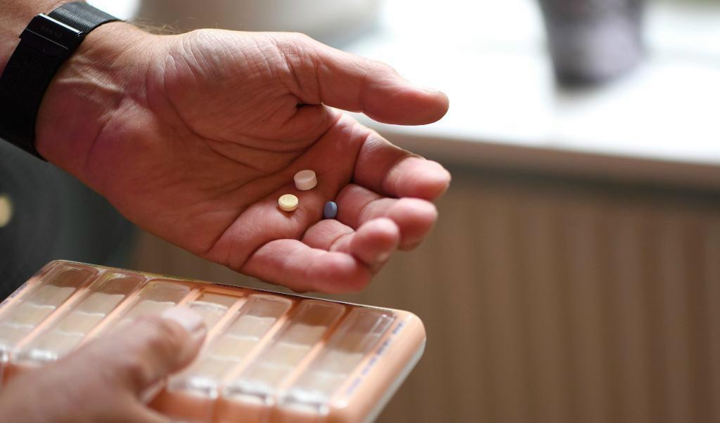 


Många äldre äter läkemedel som inte är lämpliga och som kan ge biverkningar. Men antalet minskar. Foto: Fredrik Sandberg/TT-arkivbild                                                                                                                                    