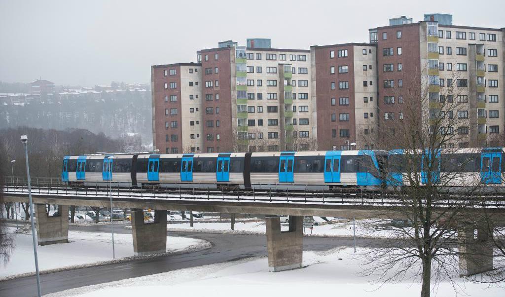 

Det är stora förseningar på två t-banelinjer efter en krock mellan två tåg. Foto: Fredrik Sandberg/TT-arkivbild                                                                                        
