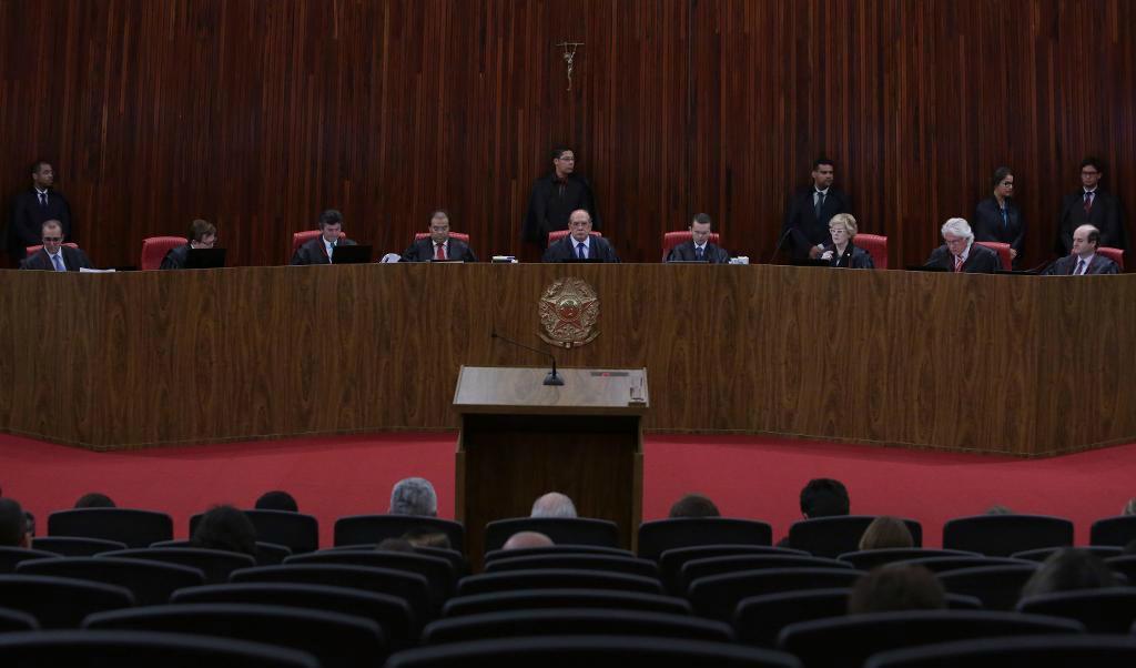 
Domarna vid Brasliens högsta valdomstol har fattat beslut om Temers öde. Foto: Eraldo Peres/AP/TT                                            