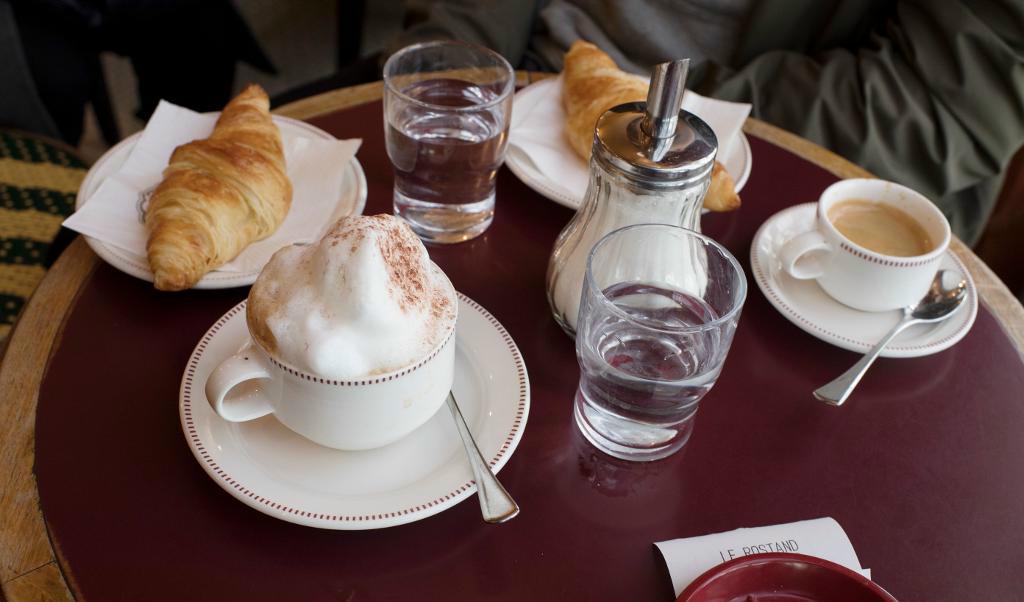 
Är den klassiska frukosten med kaffe och croissanter i fara? Foto: TT-arkivbild                                            