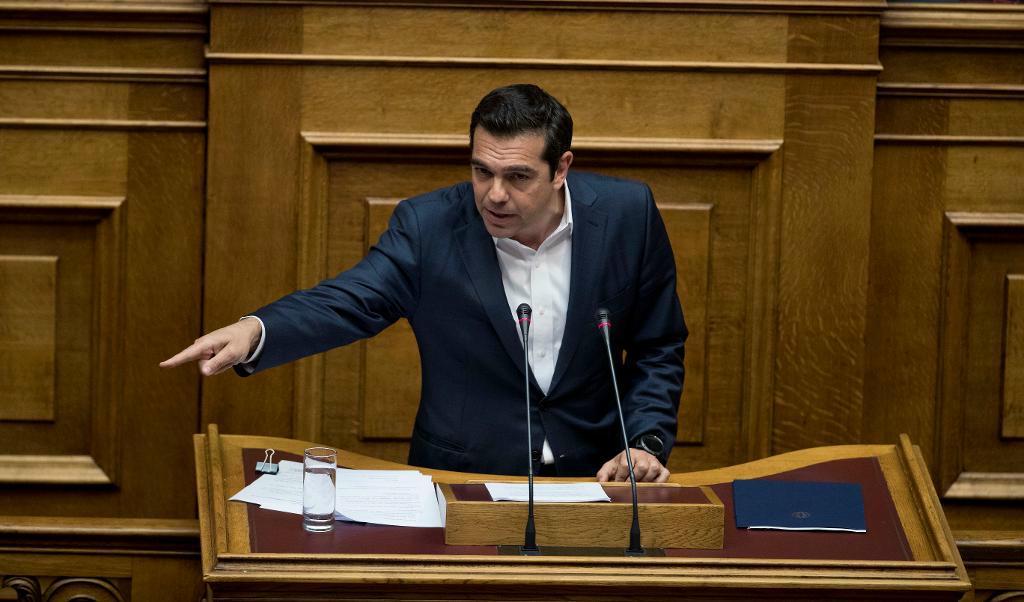 
Greklands premiärminister Alexis Tsipras tror att eurogruppens beslutar om en utbetalning av nästa del i stödpaketet i morgon. Foto: Petros Giannakouris/AP/TT-arkivbild                                            