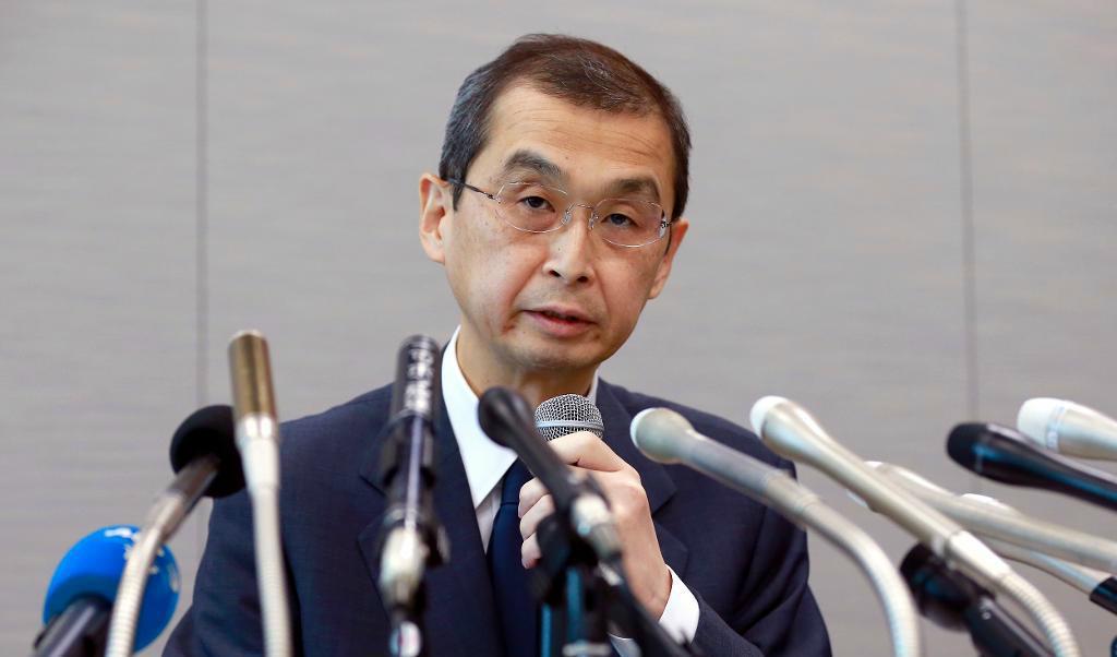 
Takatas vd Shigehisa Takada och övriga i lednigen möttes av stark kritik efter konkursen på tisdagen. Foto: TT-arkivbild                                            