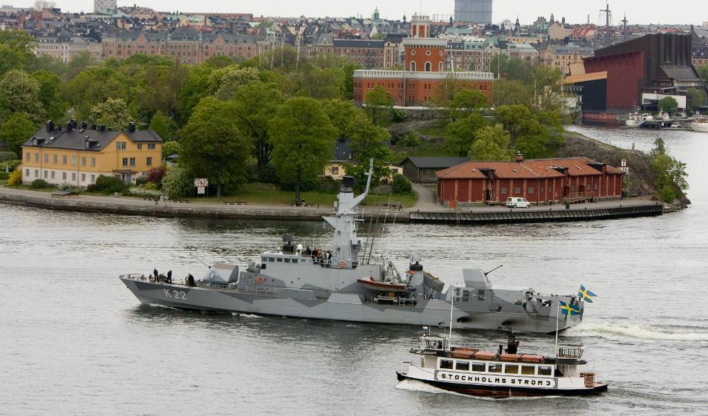 
Korvetten HMS Gävle ska uppgraderas. Här passerar hon Skeppsholmen på vägen in till Stadsgårdskajen i Stockholm. Foto: Sergeant Alexander Karlsson/Försvarsmakten/TT-arkivbild                                            