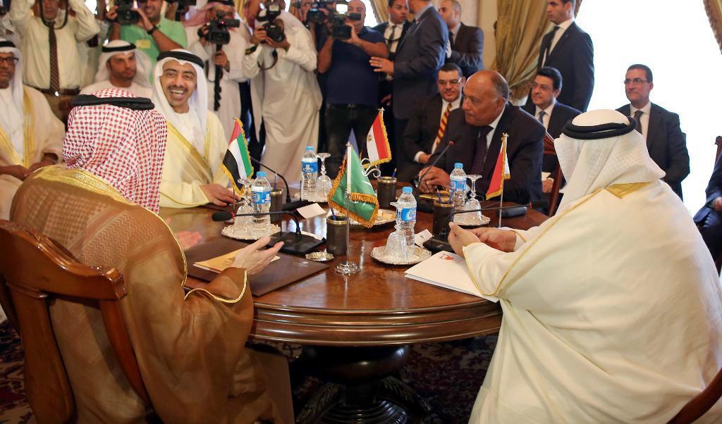 Utrikesministermötet i Kairo avfärdade Qatars svar. Från vänster till höger: Saudiarabiens Adel al-Jubeir, Förenade arabemiratens Abdullah bin Zayed al-Nahyan, Egyptens Sameh Shoukry och, med ryggen vänd mot bild, Bahrains Khalid bin Ahmed al-Khalifa. Foto: Khaled Elfiqi AP/TT
