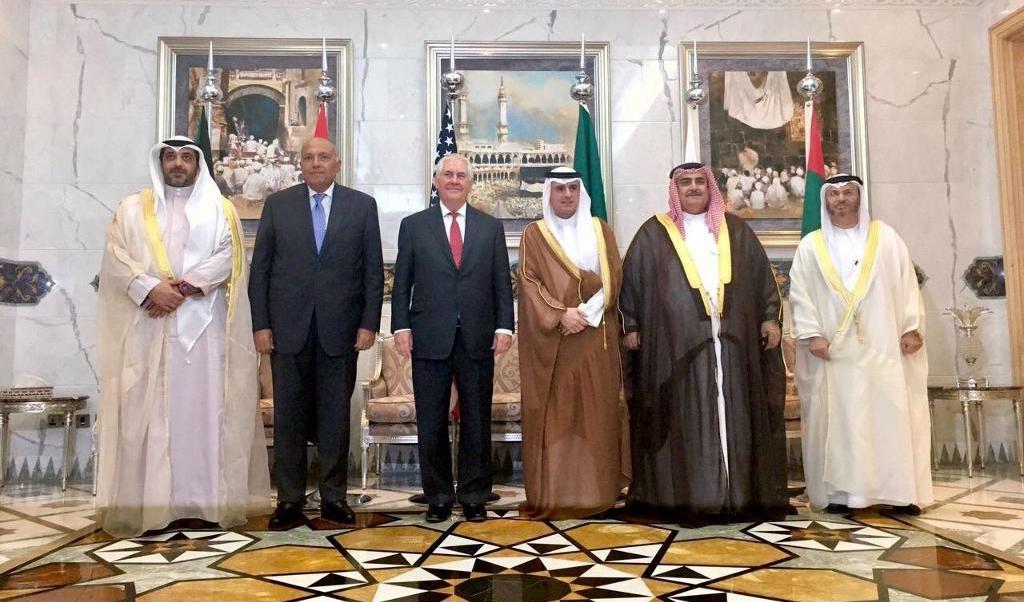 
Tillerson mötte utrikesministrarna från de USA-allierade länderna Saudiarabien, Egypten, Förenade Arabemiraten och Bahrain i den saudiarabiska staden Jeddah. Foto: AP/TT                                            