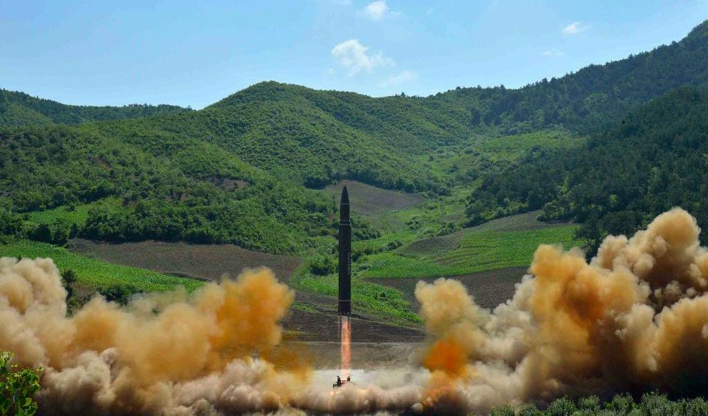 
En bild från Nordkorea som sägs visa uppskjutningen av en interkontinental ballistisk robot i början av månaden. Foto: Korean Central News Agency/Korea News Service/AP/TT-arkivbild                                            