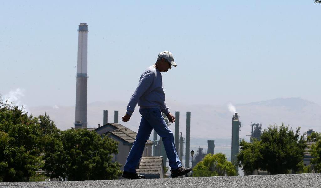 
Valero Benicia-raffinaderiet i Kalifornien - en av de miljöbovar som omfattas av handeln med utsläppsrätter. Foto: Rich Pedroncelli/AP/TT                                            