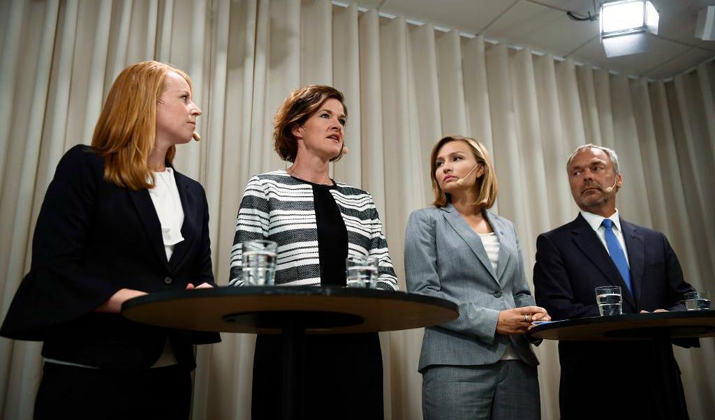 

Alliansens partiledare, Annie Lööf (C), Anna Kinberg Batra (M), Ebba Busch Thor (KD) och Jan Björklund (L) vill avsätta tre ministrar efter Transportstyrelsens IT-skandal. Foto: Erik Simander/TT                                                                                        