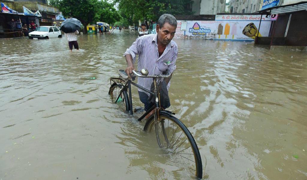
Indien har drabbats av svåra översvämningar. Foto: AP/TT                                            