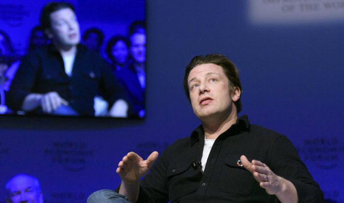 




Kocken Jamie Oliver vill ha ett förbud mot försäljning av energidrycker till barn under 16 år. Här medverkar Oliver vid World Economic Forum, 18 januari 2017, Davos. Foto: Fabrice Coffrini/AFP/Getty Images                                                                                                                                                                                                                            