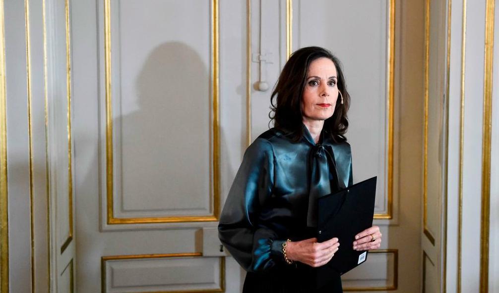 



Sara Danius har valt att hoppa av som ständig sekreterare i Svenska Akademien och har ersattas av Anders Olsson. Foto: Jonathan Nackstrand/AFP/Getty Images)                                                                                                                                                                                