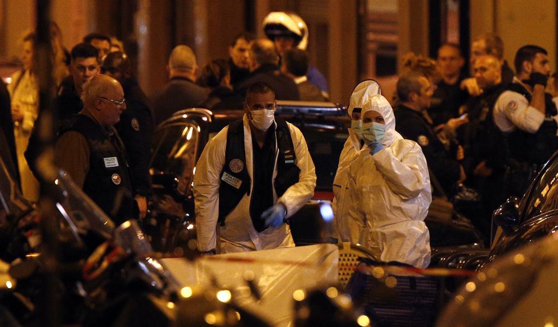 


Polisens tekniker på platsen för knivdådet. Foto: Thibault Camus/AP/TT                                                                                                                                    