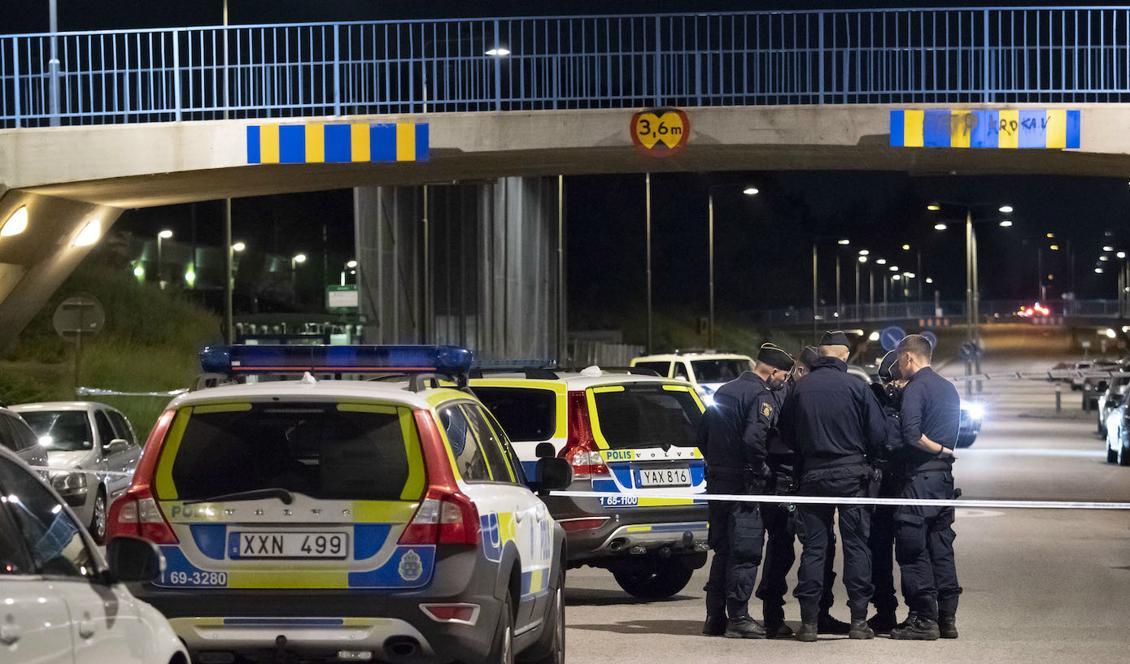 

Polis på plats i Kroksbäck i Malmö. Foto: Johan Nilsson/TT                                                                                        