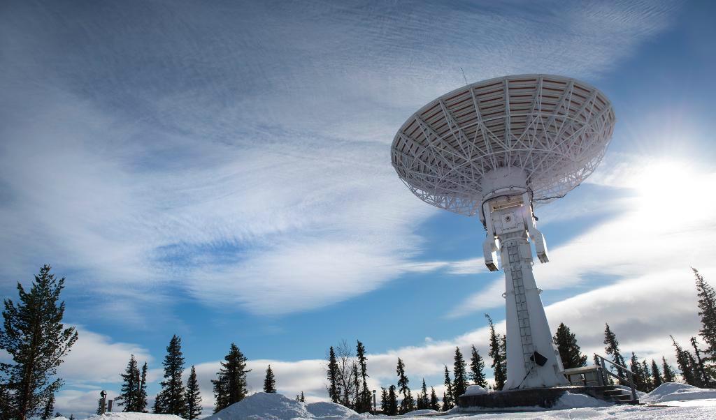 
En antenn riktad mot rymden på den svenska rymdbasen Esrange. Foto: Fredrik Sandberg /TT                                            