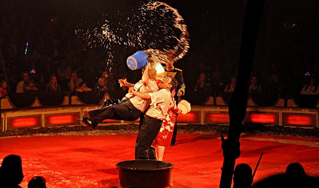 

Cirkus Brazil Jacks föreställning i Visby  oktober 2014. Nu har man helt slutat med djur. Foto: Wikimedia Commons                                                                                        