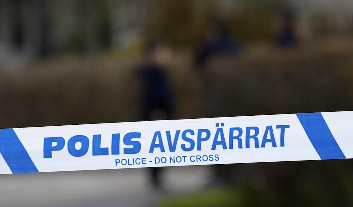 

Stort polispådrag i Hässelby i Stockholm efter att en man skjutits ihjäl under onsdagsmorgonen. Foto: Johan Nilsson/TT/Arkivbild.                                                                                        