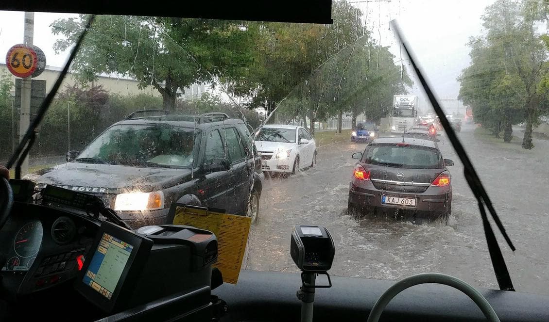 En störtskur svämmade över Linköpings gator på onsdagen. Foto: Privat
