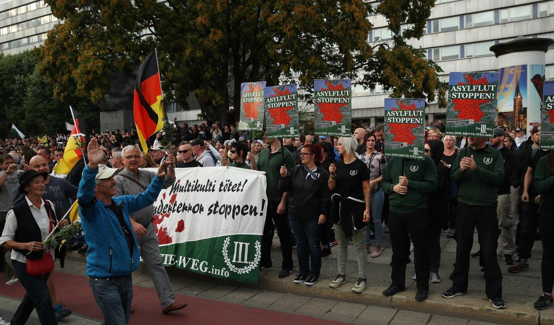 Folk demonstrerar i Chemnitz i Tyskland. Foto: Sean Gallup/Getty Images
