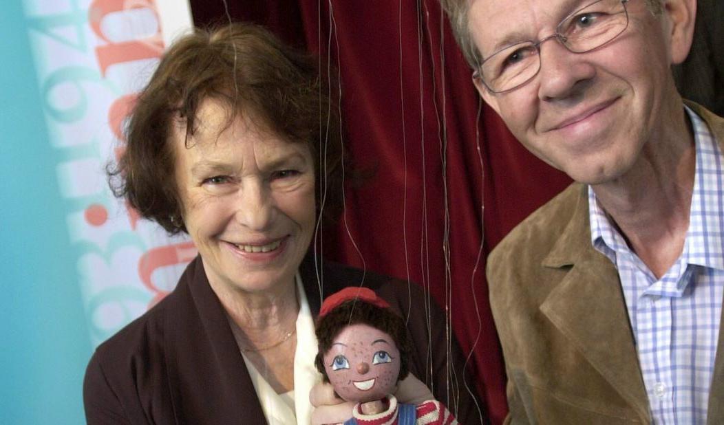 En av Sveriges mest kända barnprogramsledare, Anita Lindman Lamm, har avlidit. Här är också "Televinken" och Ola Lundberg, som styrde dockan. Foto: Claus Gertsen/TT-arkivbild (från år 2004)