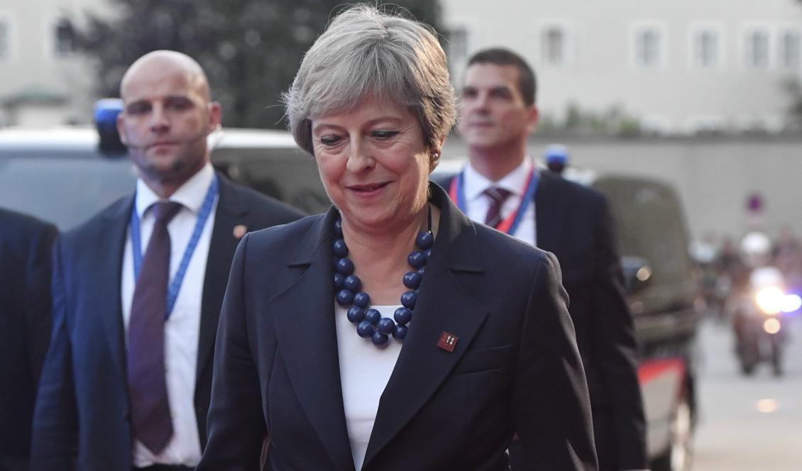 Storbritanniens premiärminister Theresa May på väg in till EU-toppmötet i Salzburg. Foto: Kerstin Joensson/AP/TT