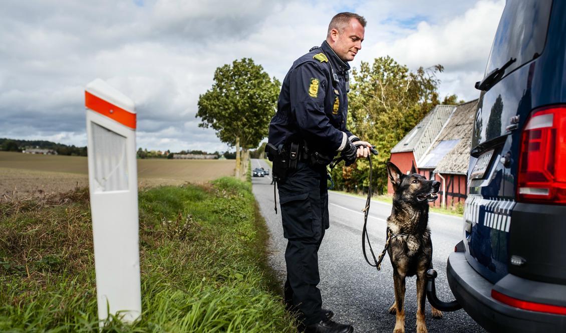 Dansk polis på plats vid en gård nära Espe på Fyn på lördagen. Foto: Sophia Juliane Lydolph/Ritzau/TT