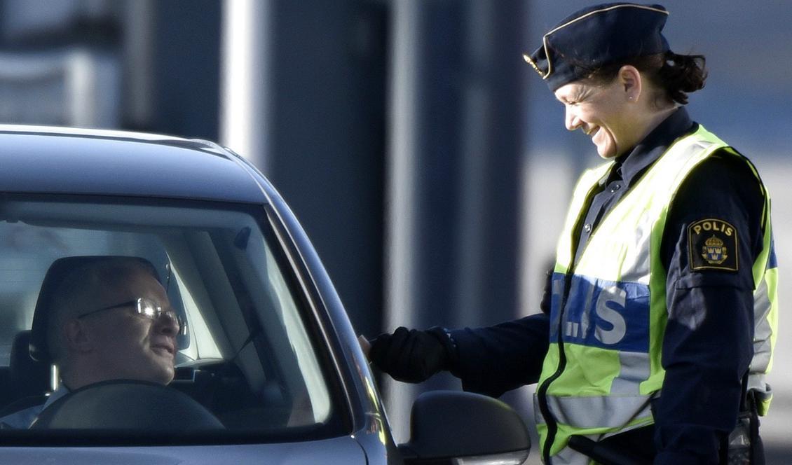 


Sveriges gränskontroller totalsågas av EU-kommissionen. Foto: Nils Meilvang/AFP/Getty Images                                                                                                                                    