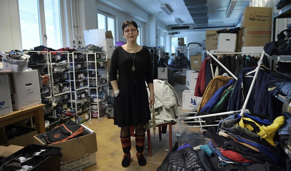 Sepideh Erfani, föreståndare på Crossroads i Stockholm, som har ett lager för kläder och andra saker som de hemlösa behöver. Foto: Janerik Henriksson/TT