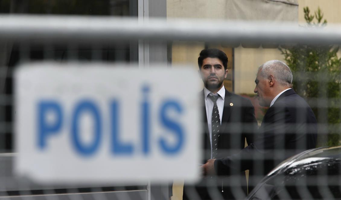Säkerhetsvakter utanför Saudiarabiens konsulat i Istanbul. Foto: Lefteris Pitarakis/AP/TT
