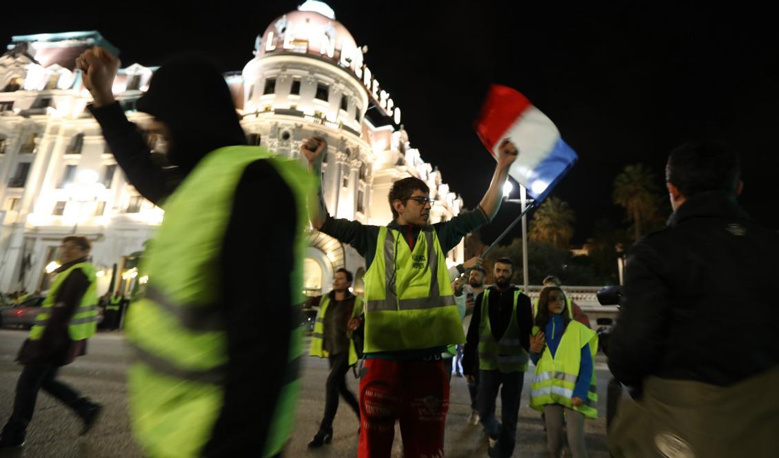 Demonstrationer vid det berömda hotellet Negresco i Nice tidigare i veckan. Foto: Valery Hache/AP/TT-arkivbild