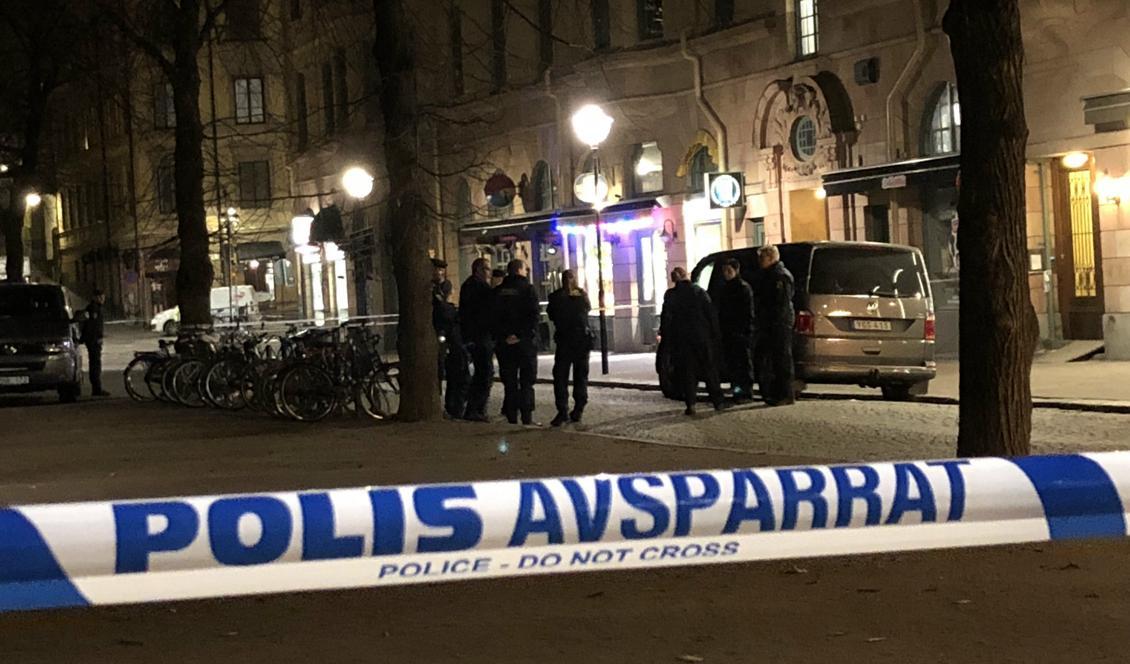 
Polisen har spärrat av ett område på Södermalm i Stockholm efter det att någonting detonerat. Foto: Pontus Ahlkvist/TT                                            