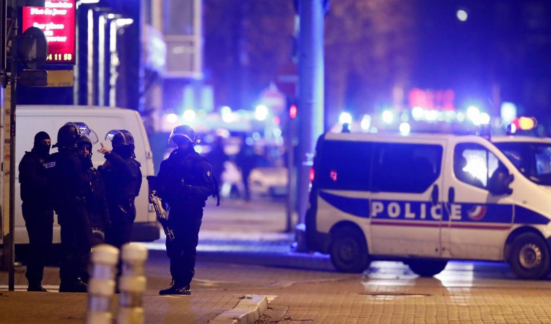 Specialstyrkor ur den franska polisen vid området där den misstänkte 29-årige skytten sköts ihjäl. Foto: Christian Hartmann /Reuters/TT