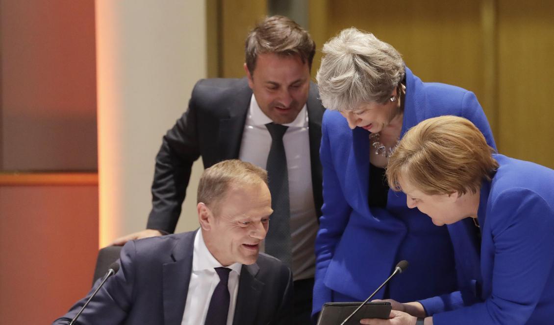 
Donald Tusk, Luxemburgs premiärminister Xavier Bettel, Storbritanniens premiärminister Theresa May och Angela Merkel. Foto: Olivier Hoslet/AP/TT                                                