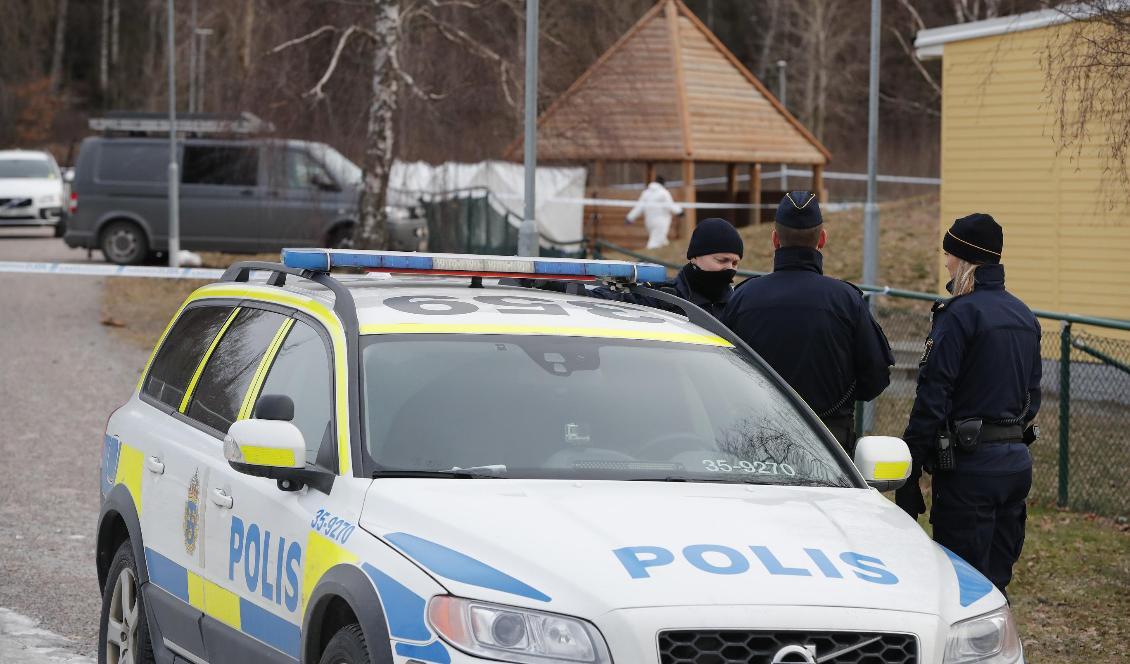 Efter larm om skottlossning i Bro, mellan Stockholm och Enköping, hittades två ihjälskjutna personer. Foto: Christine Olsson/TT