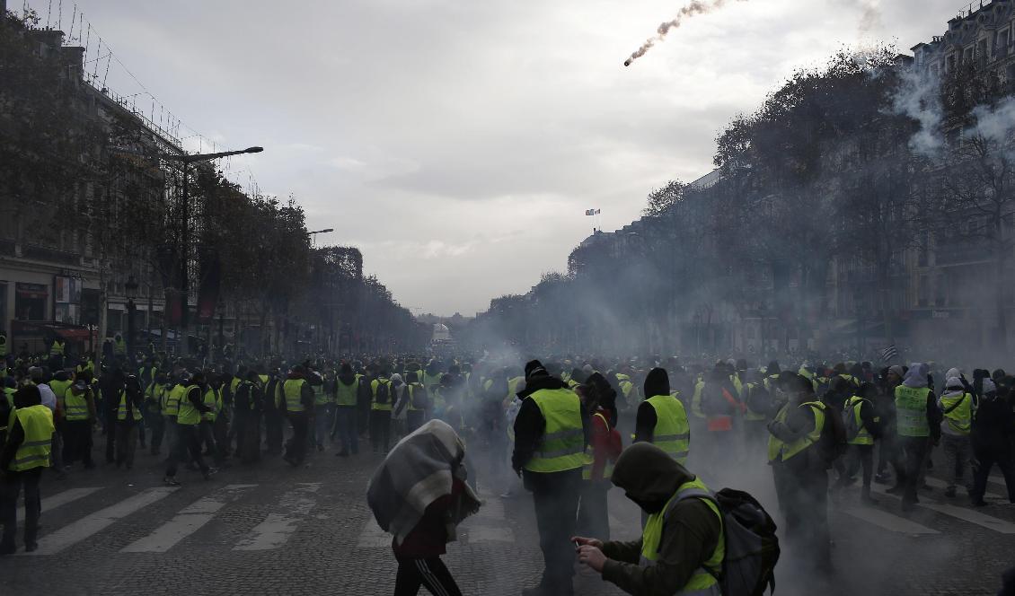 Demonstrationer från Gula västarna i Paris. Foto: Rafael Yaghobzadeh/TT-arkivbild