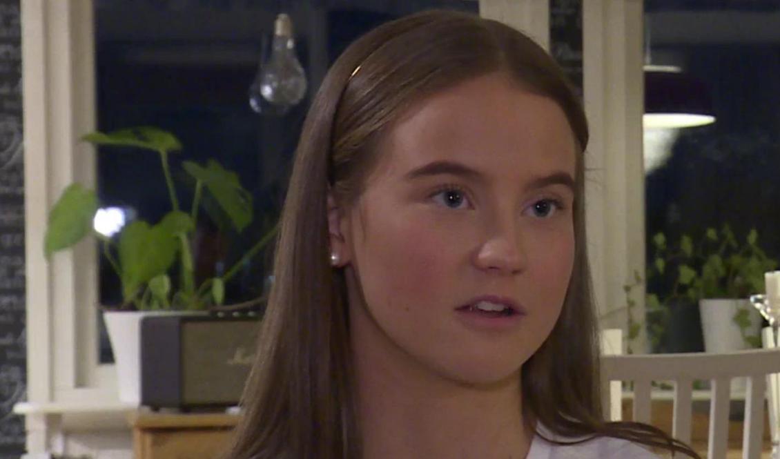 
Agnes Lundberg, 16 år, har drabbats av narkolepsi. Familjen tvingas själva betala för medicinen. Foto: Skärmdump/TV4                                                