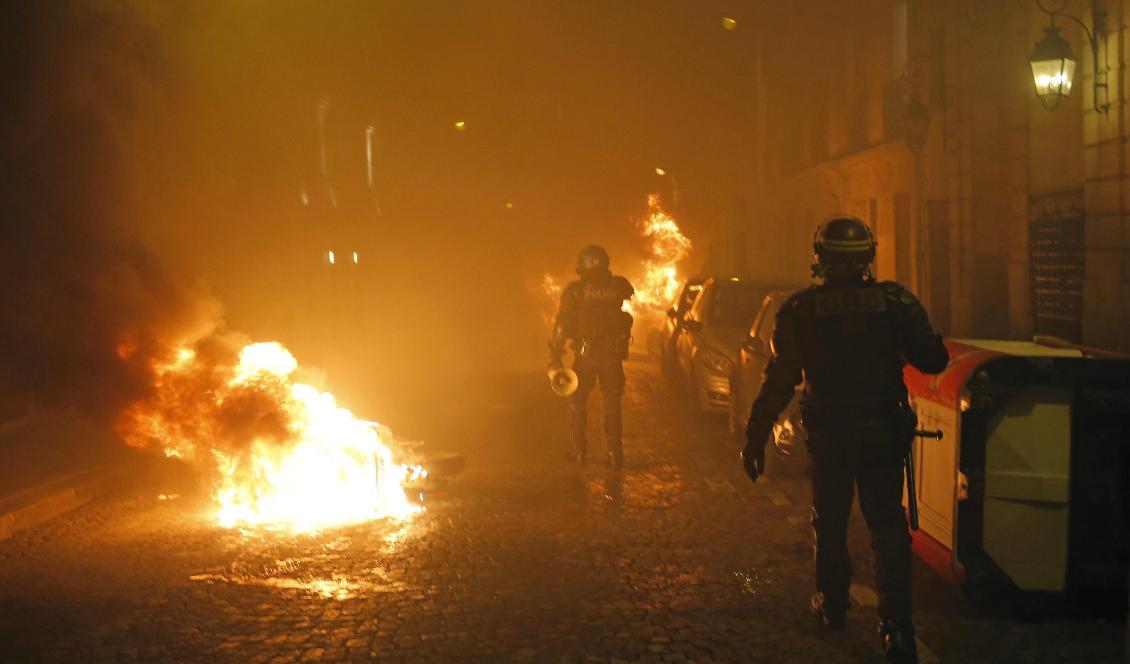 På lördagen blev det våldsamt i Paris. Foto: Michel Euler/AP/TT