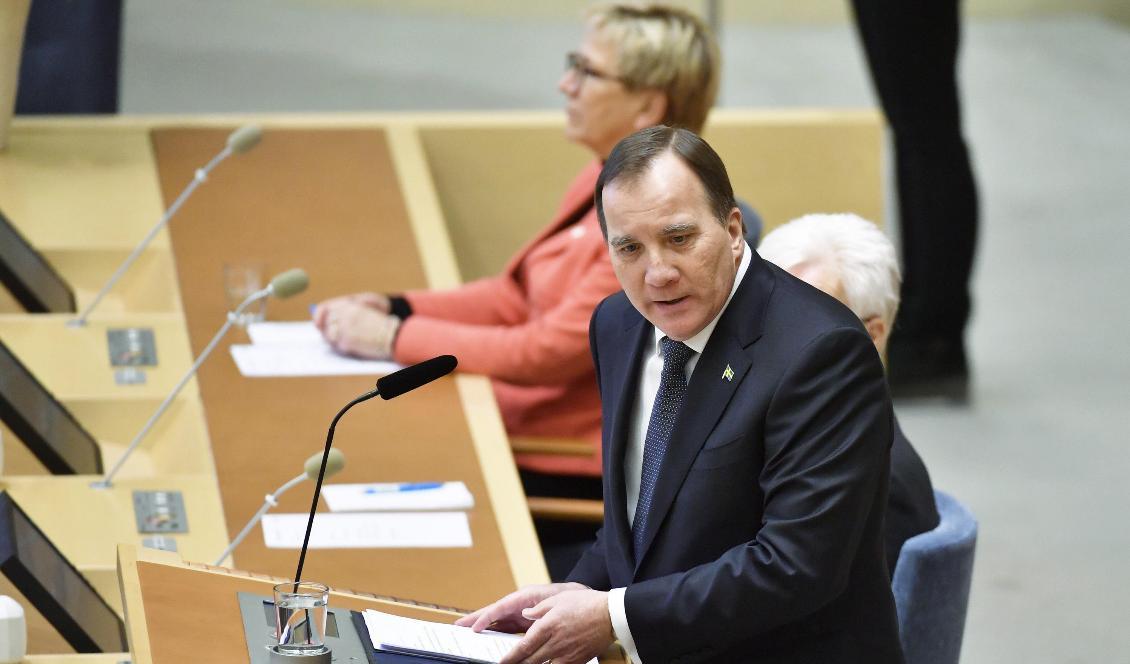 Statsminister Stefan Löfven (S) läser regeringsförklaringen i rikdagens kammare. Foto: Anders Wiklund/TT