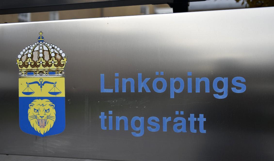 Linköpings tingsrätt ska pröva åtalet om telefonbedrägerier. Foto: Vilhelm Stokstad/TT-arkivbild
