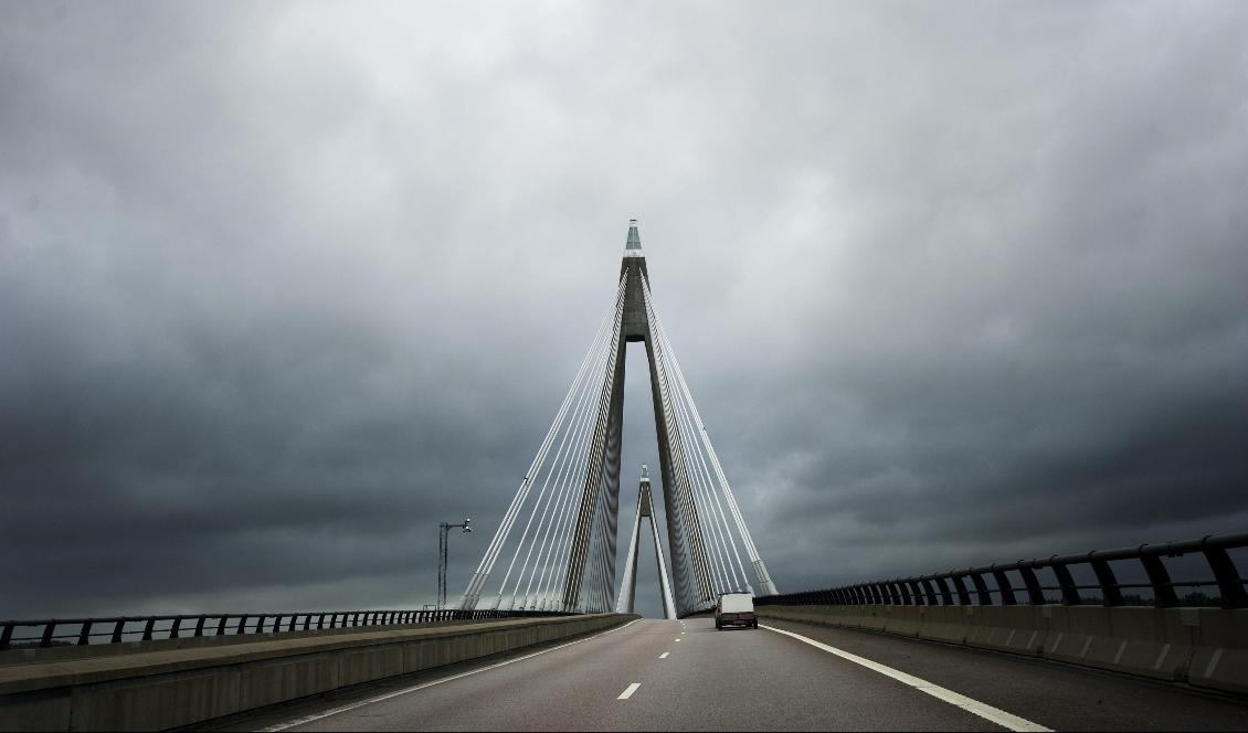 Uddevallabron har fått stängas för tung trafik på grund av väderleken. Foto: Björn Larsson Rosvall/TT-arkivbild
