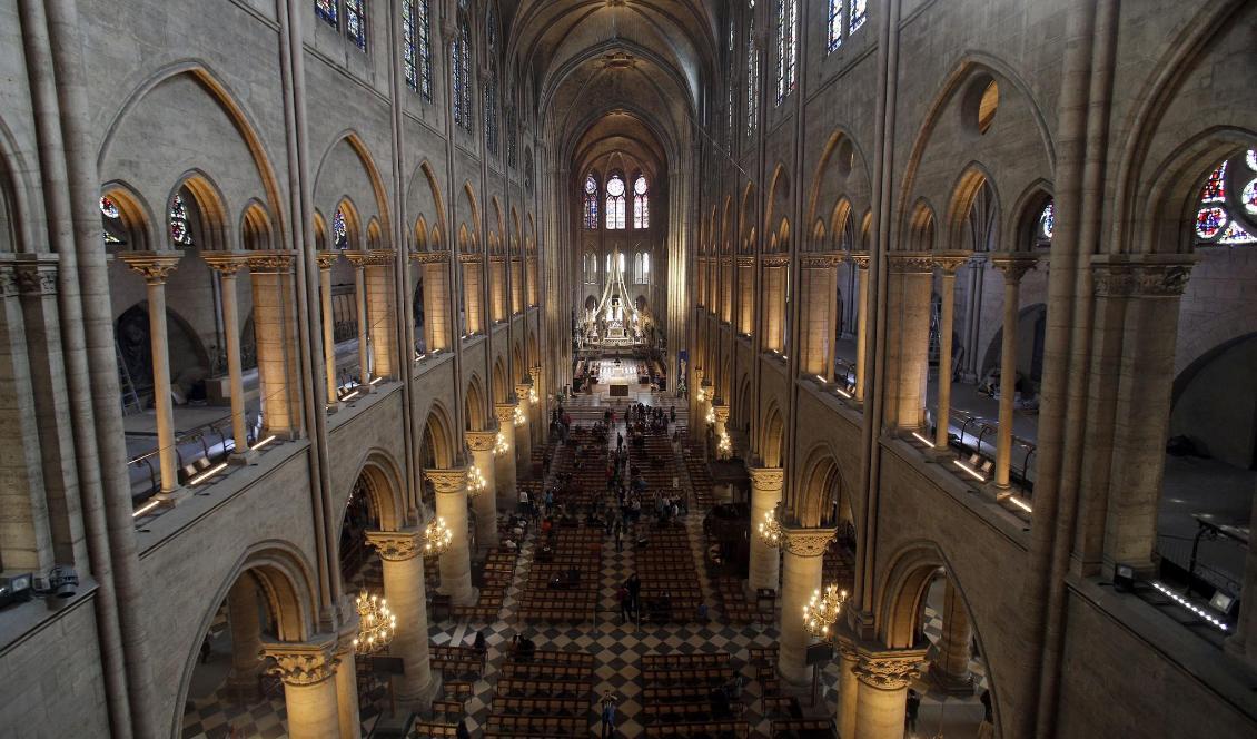 Interiören i katedralen Notre-Dame. Foto: Christophe Ena/AP/TT-arkivbild