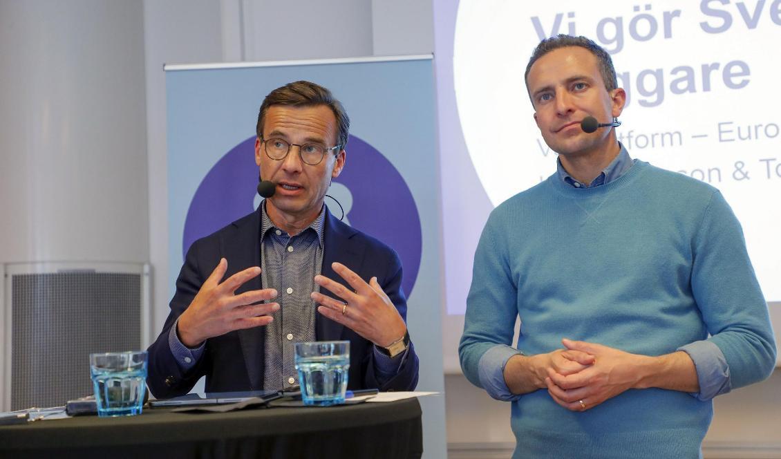 Moderaternas partiledare Ulf Kristersson och toppnamnet i EU-valet Tomas Tobé. Foto: Christine Olsson/TT