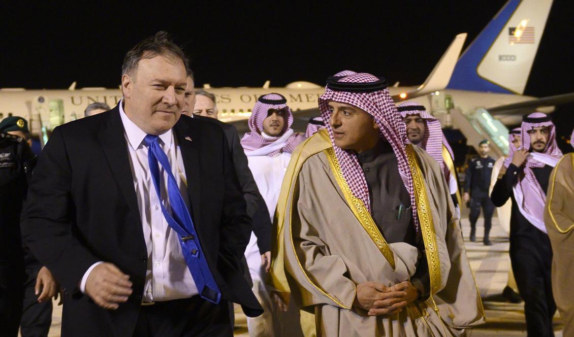 Adil al-Jubayr (till höger) i samband med ett besök av USA:s utrikesminister Mike Pompeo (till vänster) i vintras. Foto: Andrew Caballero-Reynold/TT
