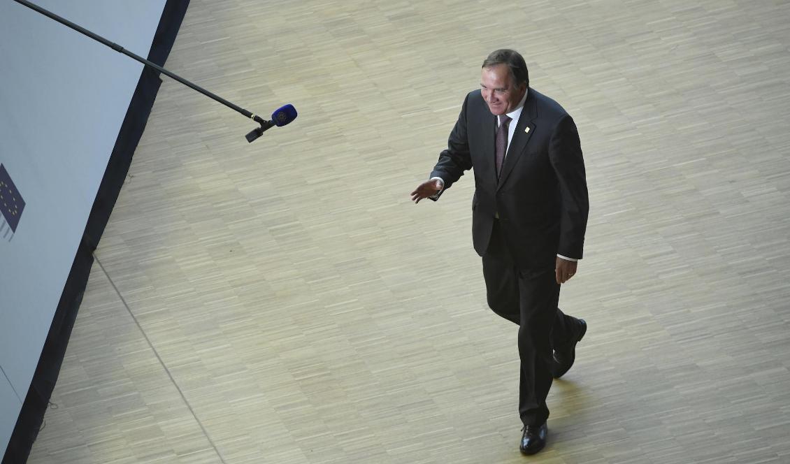 Statsminister Stefan Löfven på väg in till söndagens toppmöte i Bryssel. Foto: Riccardo Pareggiani/AP/TT