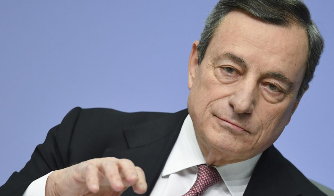 ECB-chefen Mario Draghi antyder att stimulansåtgärder förbereds för att öka tillväxten. Foto: Arne Dedert/AP/TT-arkivbild