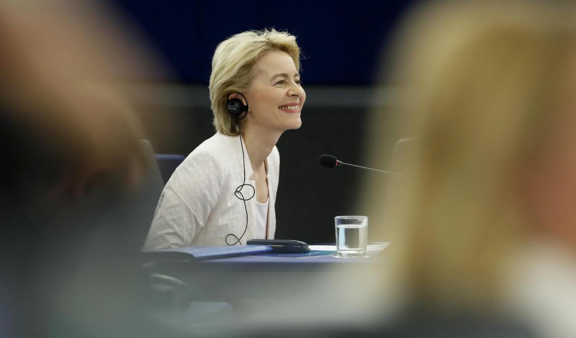 Tyska Ursula von der Leyen talar i EU-parlamentet under debatten om nomineringen av henne till posten som ny ordförande i EU-kommissionen. Foto: Jean-Francois Badias/AP/TT