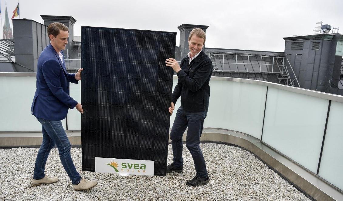 

Björn Lind, styrelseordförande för Svea Solar (till vänster), och Ikeas hållbarhetschef Jonas Carlehed. Foto: Anders Wiklund/TT                                                                                                