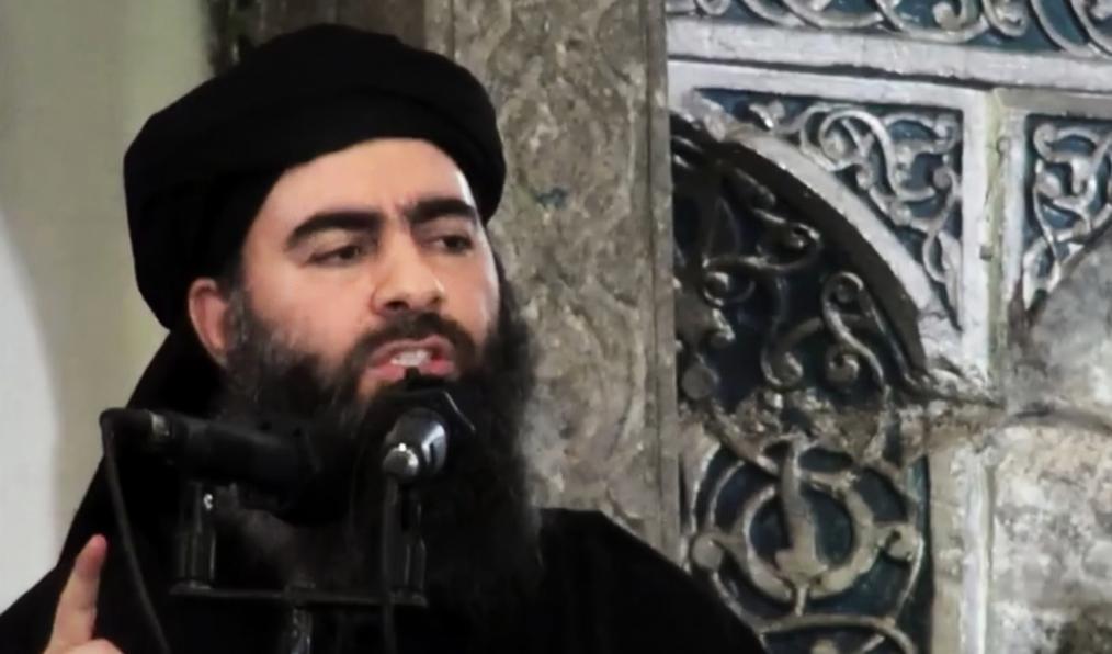 Abu Bakr al-Baghdadi under sitt första officiella framträdande i en moské 2014. IS-ledaren uppges ha dödats i en amerikansk attack. Foto: Uncredited
